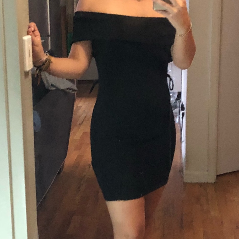 Black off the shoulder body con dress